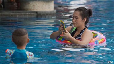 علشان متنشغليش وتسيبيه.. استخدام الأمهات للهواتف يؤثر على نمو الأطفال