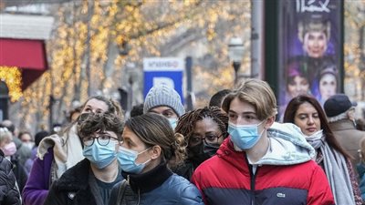 وزير الصحة الفرنسي يحذر من وصول الإصابات اليومية لمتحور أوميكرون لـ100 ألف