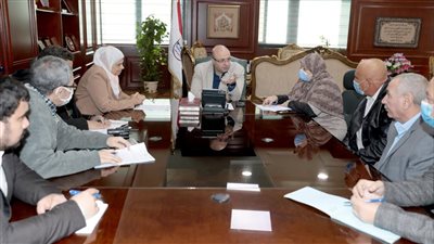 محافظ بني سويف يستجيب لمقترح الأهالي باستبدال غرف الصرف بالآبار