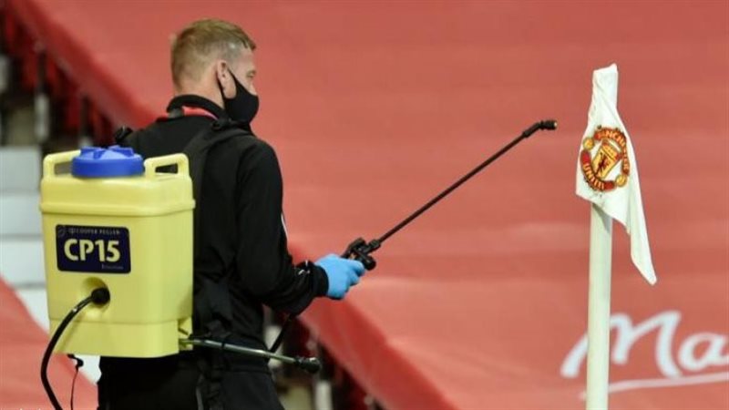 تعقيم ملاعب الدوري