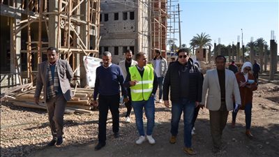 نائب محافظ بني سويف يتابع سير العمل بمشروعات حياة كريمة بقرية طنسا