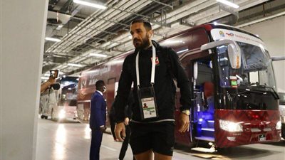 السوبر الإفريقي| بعثة الأهلي تصل ملعب أحمد بن علي