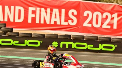 «زين» أول طفل مصري ضمن أفضل 10 متسابقين بالعالم في سباق سيارات