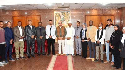 حوار مفتوح لمحافظ أسوان مع شباب البرنامج الرئاسي 