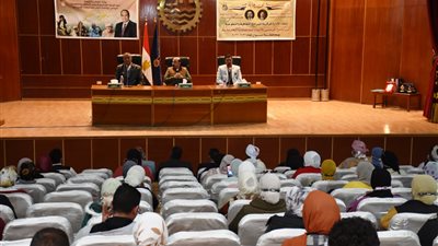 رئيس جامعة الأقصر يشارك في فعاليات الافتتاحات الرئاسية بالصعيد