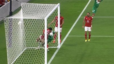 السوبر الأفريقي.. الرجاء يتقدم على الأهلي بهدف في الشوط الأول