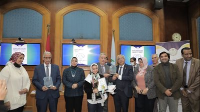 التعليم تكرم الطلاب الحاصلين المتفوقين في الأولمبياد الدولي للغة الإنجليزية