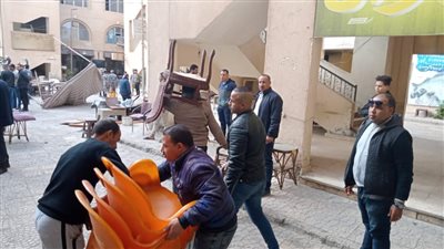 شاهد لحظة إغلاق محال غير ملتزمة بمواعيد الغلق ومصادرة ١٢٠٠ شيشة في حملة مكبرة بالجيزة