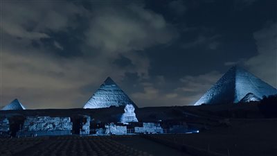 إضاءة الأهرامات باللون الأزرق احتفالا بمرور 75 عاما على تأسيس اليونيسف