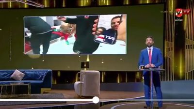 سعد سمير وطفلته فيروز يحتفلان مع لاعبي الأهلي بالفوز بالسوبر الأفريقي | فيديو