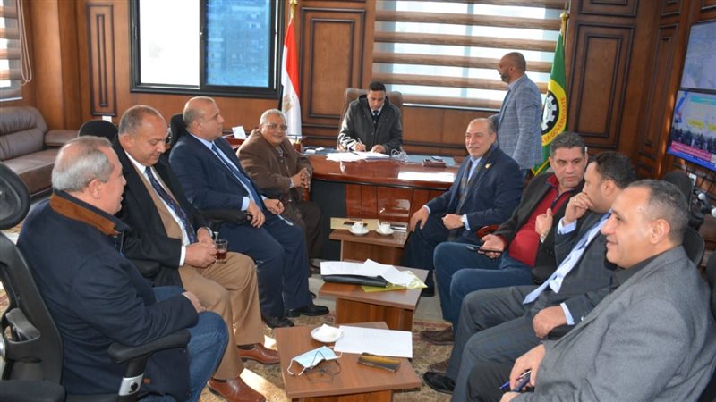 محافظ الدقهلية مع