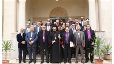 رئيس الإنجيلية يهنئ بطريرك الكاثوليك بالميلاد: نحمل رسالة محبة وفرح للعالم