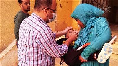 صحة أسوان تعلن تحقيق المستهدف من حملة التطعيم ضد شلل الأطفال | صور