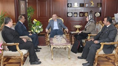محافظ بني سويف يلتقي نائب وزير الصحة لبحث خطة مواجهة الزيادة السكانية