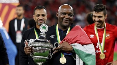 الفوز بالسوبر الإفريقي يفتح الطريق أمام موسيمانى لتجديد عقده مع الأهلى