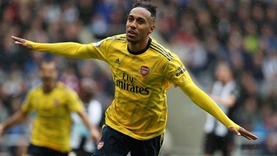 صفقة تبادلية تقرب أوباميانج من برشلونة مقابل كوتينيو 