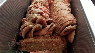 ضبط طن ونصف مصنعات لحوم فاسدة قبل إعادة تصنيعها | صور