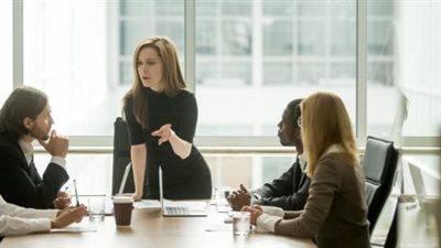 تفسير رؤية مدير المدرسة في المنام وعلاقتها بالترقية في العمل 