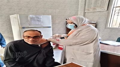 أهالي الإسكندرية يواصلون تلقي لقاح كورونا بمراكز الشباب والرياضة 