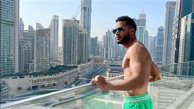 بجسد عارٍ.. محمد رمضان من دبي: لا أنزعج من الماضي ولا أنشغل بالمستقبل | صور 
