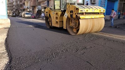 استكمال أعمال رصف شوارع المطرانية وكوم عباس بحي غرب أسيوط 