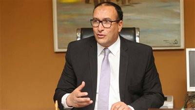 رئيس دار الأوبرا يفتتح معرض 