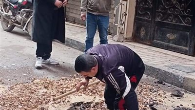 كسر في ماسورة مياه الشرب بمنطقة العصافرة بالإسكندرية