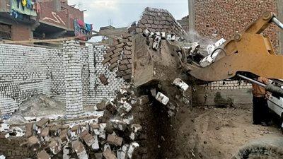 إزالة ٣٧ حالة تعد وإشغالات من الباعة الجائلين في قنا