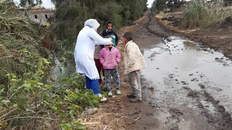 افراد الحملة يقومون