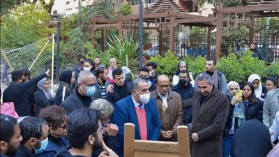 رئيس جامعة حلوان يتفقد إبداعات طلاب الفنون الجميلة بحلوان