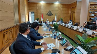 رئيس جامعة بنها يترأس لجنة اختيار المدير الأكاديمي لمقر الجامعة بالعبور