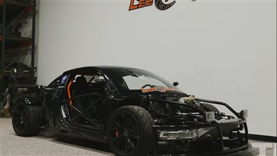 أودي R8 تستعرض مهارتها بدون هيكل خارجى 