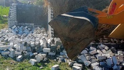 إزالة فورية لمنزل مخالف عن أراضي الإسماعيلية الزراعية | صور