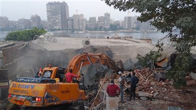 الجيزة تزيل منشأت مخالفة بنادي المعلمين في البحر الأعظم| فيديو 