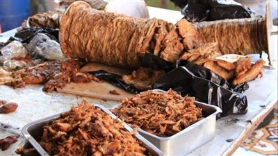 يقدم شاورما لحوم ودواجن فاسدة.. إغلاق مطعم شهير للوجبات الجاهزة في الجيزة