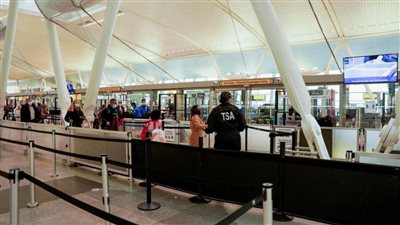 أوميكرون يتسبب في إلغاء 656 رحلة طيران أمريكية 