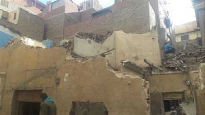 لحظة إزالة عقارين أيلين للسقوط بالجيزة|صور وفيديو