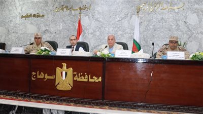 نائب محافظ سوهاج يناقش الموقف التنفيذي لمشروعات حياة كريمة 