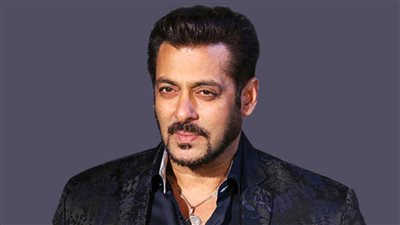 بعد لدغ الثعبان.. نقل سلمان خان للمستشفى | فيديو 