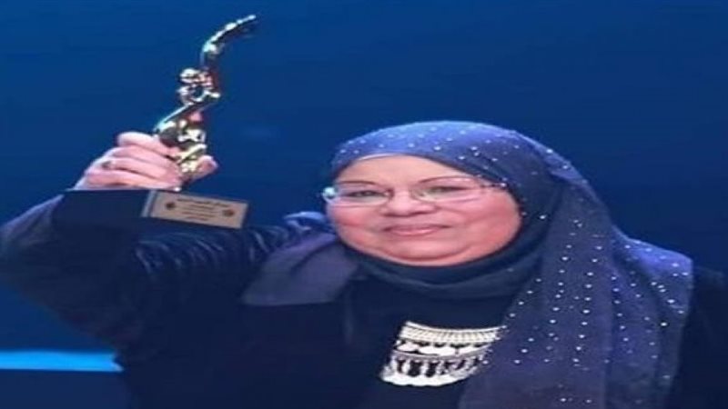 مصممة الأزياء نعيمة
