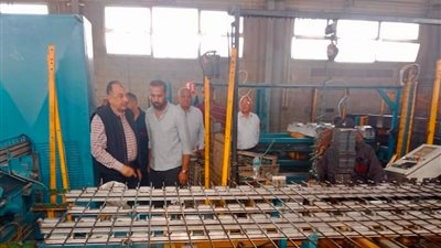 وزير قطاع الأعمال يتابع سير العملية الإنتاجية بشركتي 