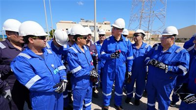 وزير البترول يتفقد موقع إنتاج الغاز لشركة شمال سيناء بالبحر المتوسط