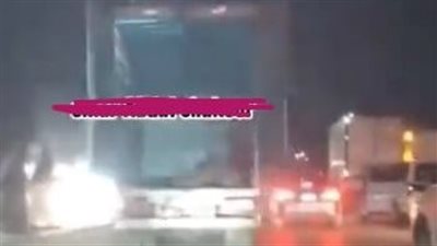 القبض على سائق سيارة نقل بتهمة اختطاف شخص وحبسه بصندوق السيارة