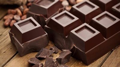 7 فوائد صحية للشوكولاتة الداكنة، والكمية المناسبة لتناولها يوميًا