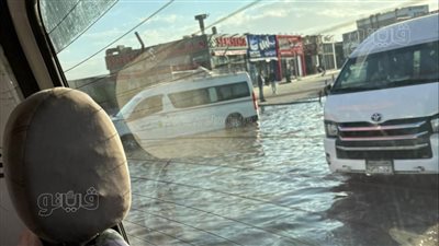 في أول أيام الدراسة، كسر ماسورة مياه بطريق الواحات يعطل حركة المرور (فيديو وصور)