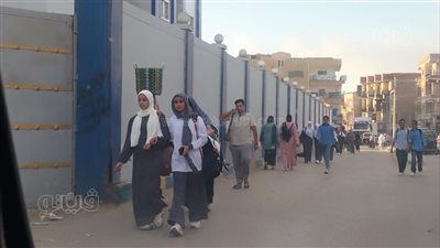 طلاب المدارس في كل مكان، زحام بشوارع الإسماعيلية في أول أيام الدراسة (صور) 