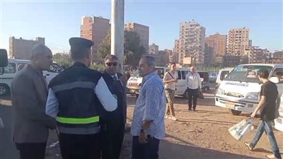 محافظ الدقهلية يتفقد موقف قولنجيل بالمنصورة مع بداية العام الدراسي (صور) 