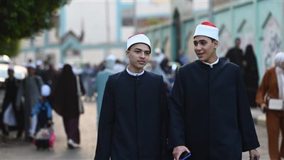 طالب أزهري يبدع في قراءة القرآن الكريم بمعهد شبرا الخيمة في أول أيام الدراسة (فيديو)