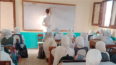 عودة الدراسة، انتظام 880 ألف طالب في 1300 مدرسة ببني سويف (صور)