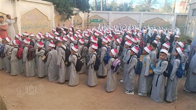 بالعمة والقفطان، انتظام طلاب المعاهد الأزهرية في الصفوف الدراسية بالشرقية (صور) 